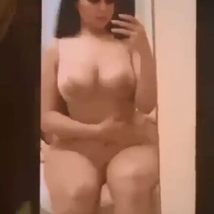 مقطع هبة عبدالرحمن عارية تداعب صدرها وكسها
